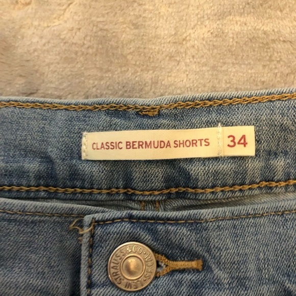 Levi's Men's Classic Bermuda Shorts Stonewashed Light Blue Size 34 - Picture 3 of 5